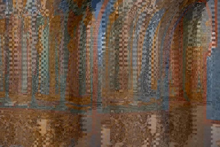 Descubren un mural oculto del siglo XIX tras una restauración en iglesia local