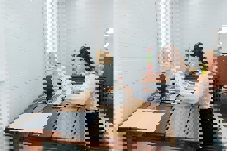 Nueva Ley de Teletrabajo obliga a las empresas a flexibilizar horarios y ofrecer compensación por gastos